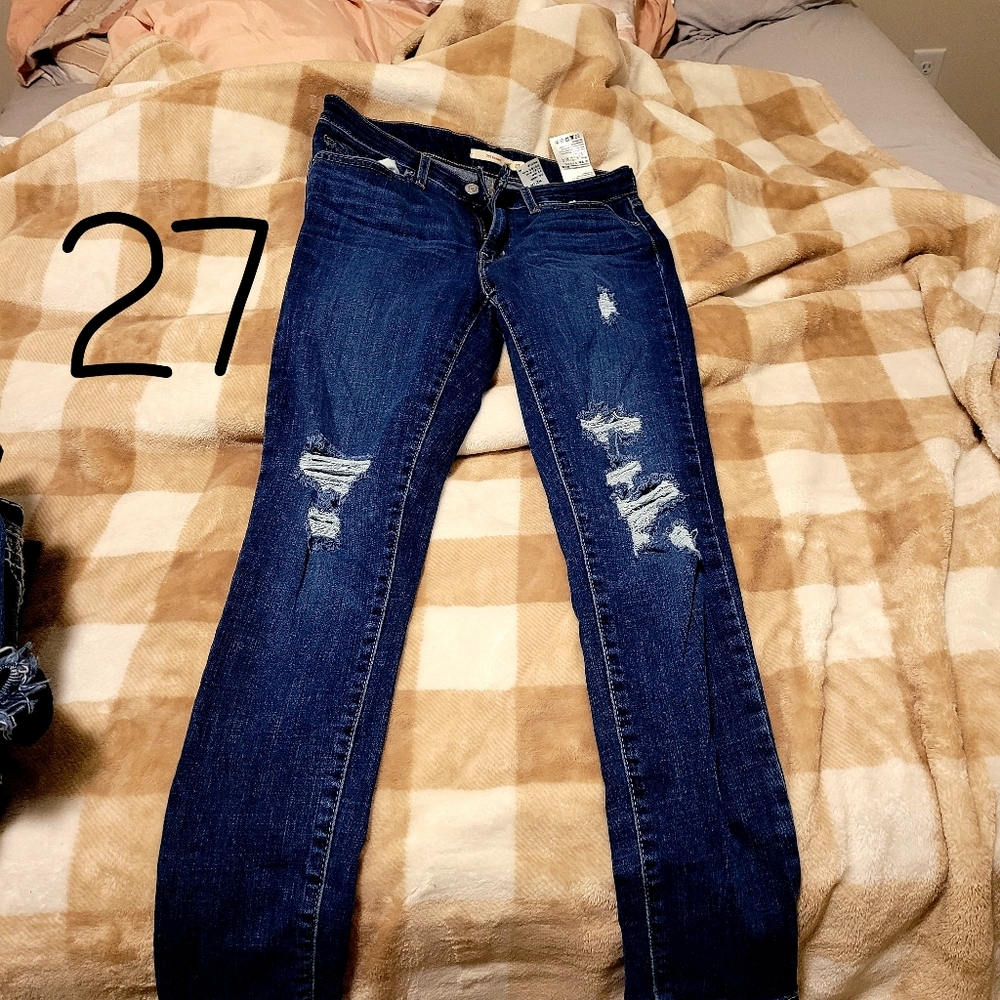711 Skinny Levi's